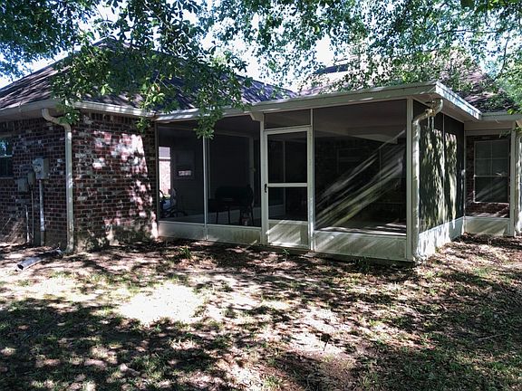 4th image of 8114 Versailles Ave