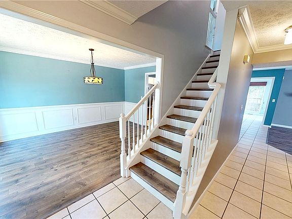 3rd image of 591 Brookpointe Cir