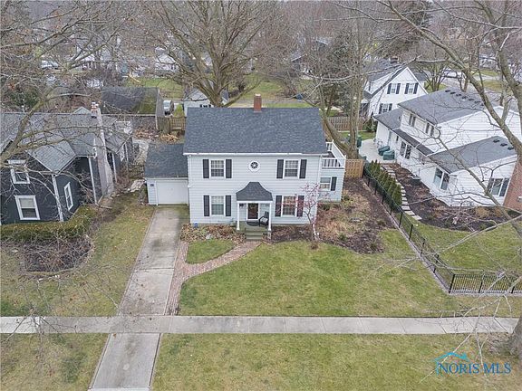 2nd image of 210 E 5th St