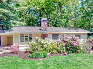3221 Silver Acres Dr, Saugatuck, MI 49453