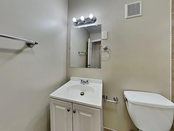 5th image of 2625 SW 32nd Ct