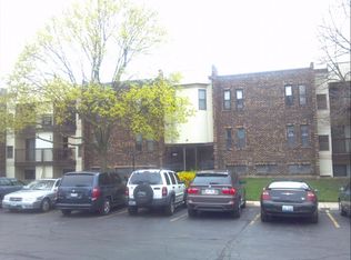 2149 Country Club Dr APT 8-13D, Woodridge, IL 60517