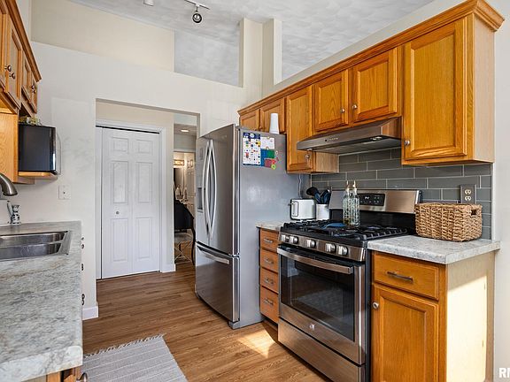 5th image of 622 Woodland Knolls Rd