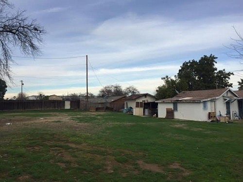 4th image of 208 W Minarets Ave