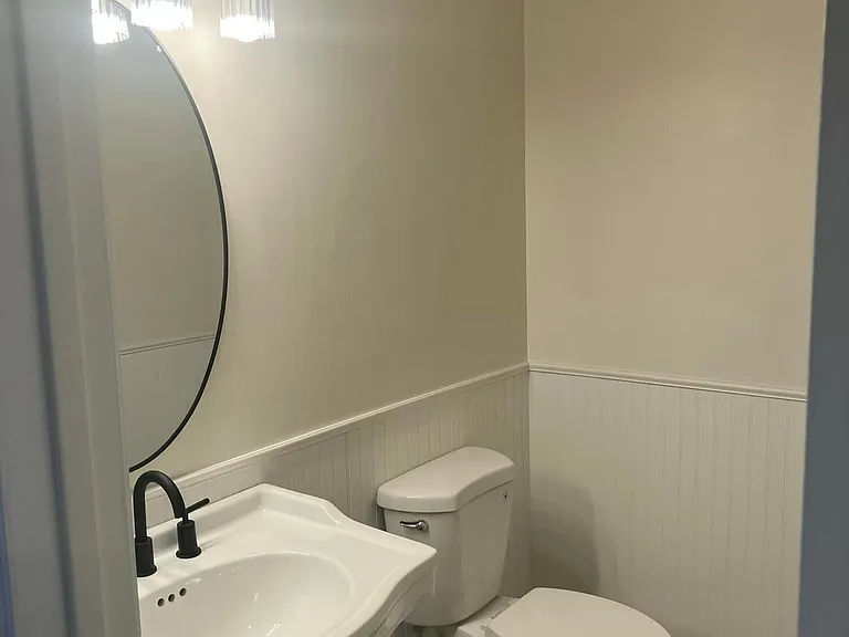 530 E Kerry Ln — Photo 13