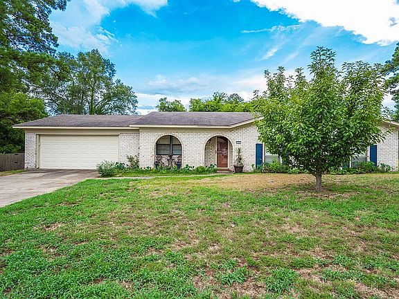 2nd image of 2207 Pinecrest Dr