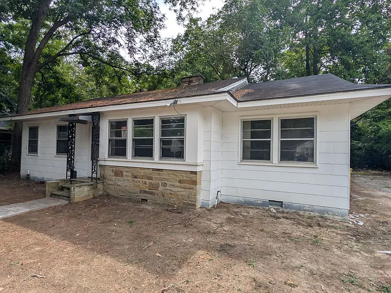 1504 Hyman Ave — Photo 1