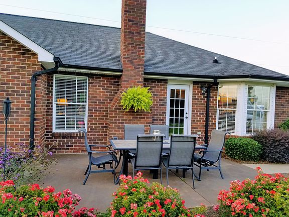 Beautifully landscaped patio