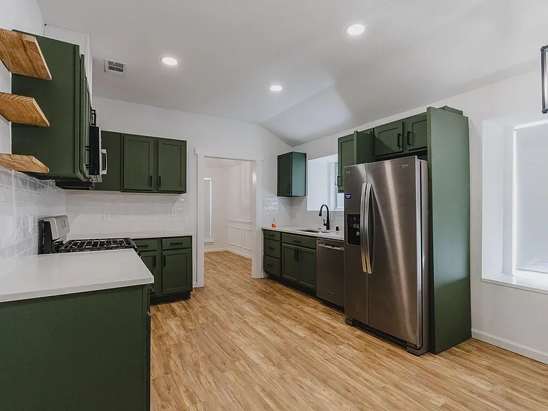 8805 Barton Creek Dr — Photo 3