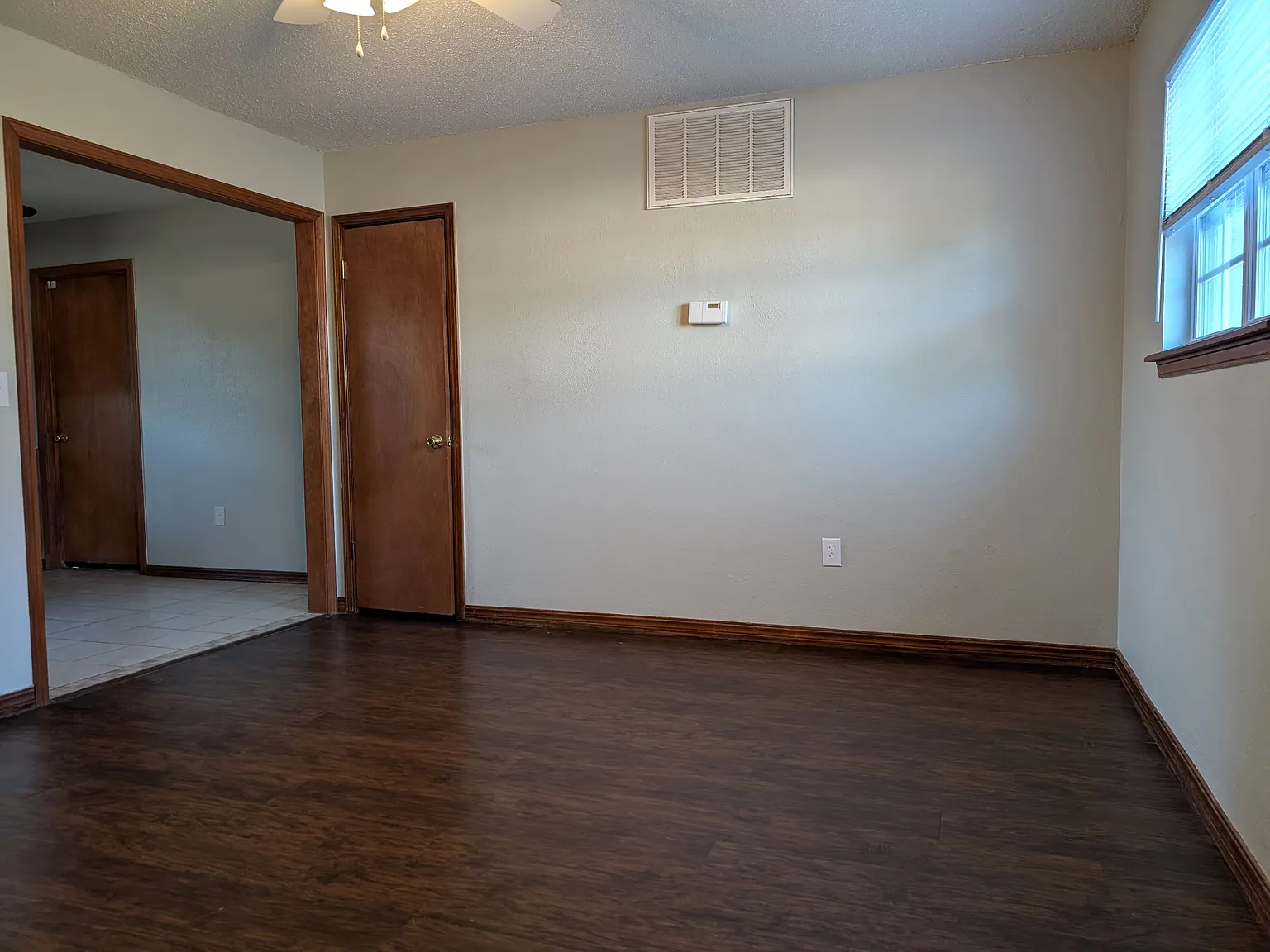 3 bed, 825 sqft, $1,075 — Photo 4