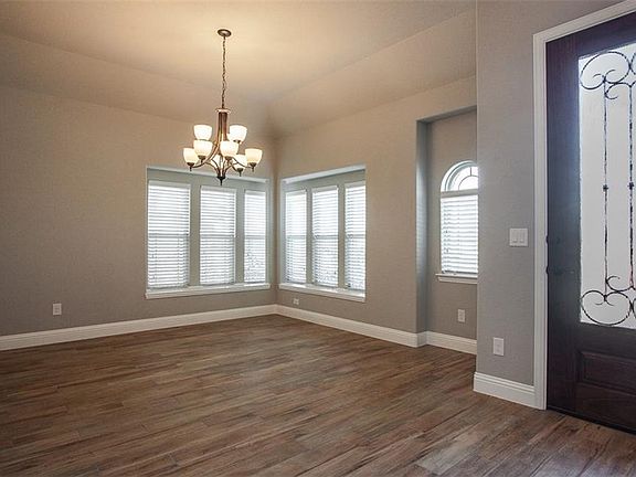 4th image of 3300 Timberline Dr
