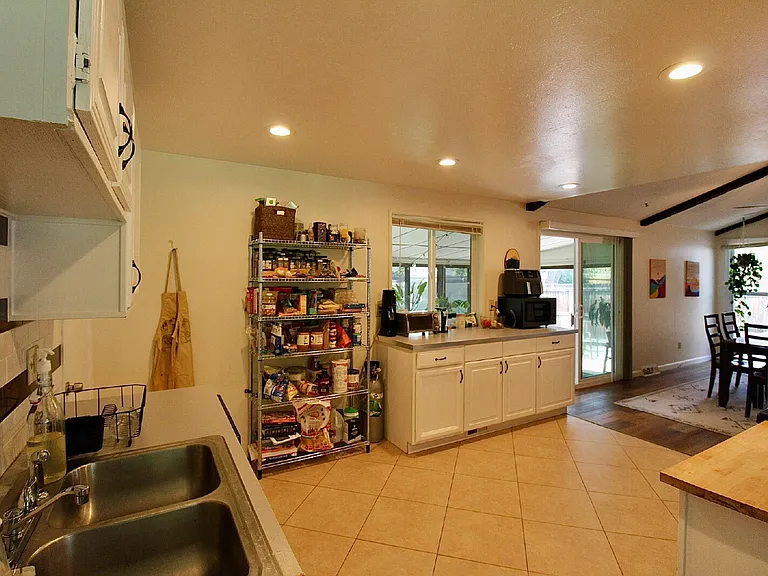 1405 Abilene Dr — Photo 4