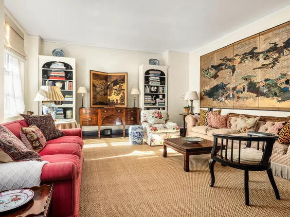 550 Park Avenue image 1 of 13