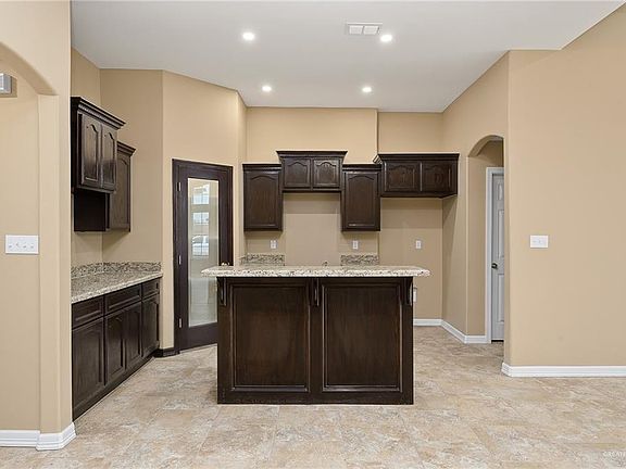 4th image of 739 Hernandez Dr