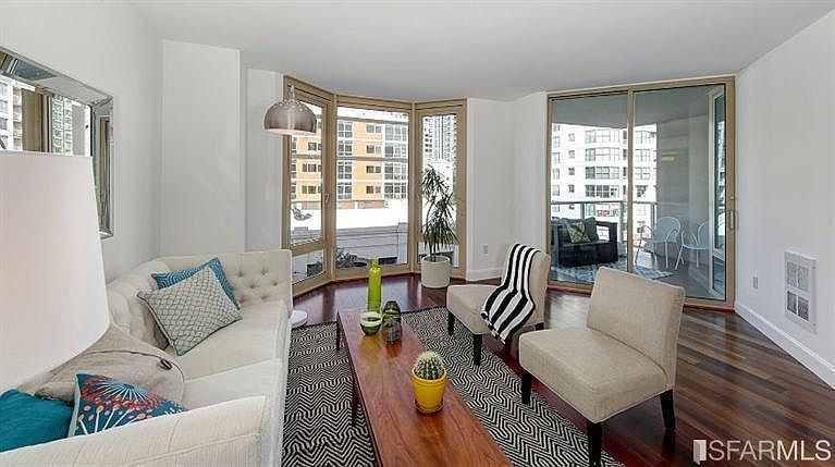 1st image of 88 King St Unit 419