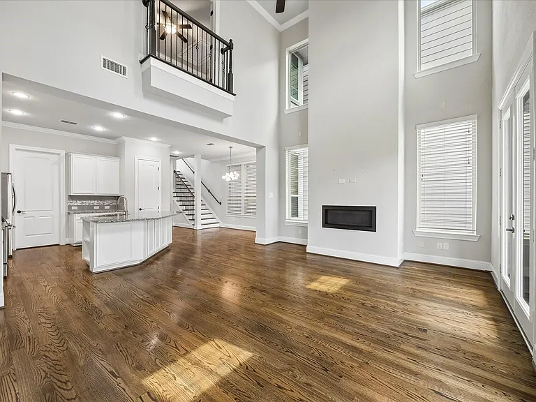 1704 Oak Leaf Pass Dr — Photo 19