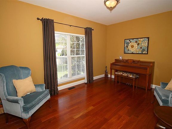 3rd image of 13529 Chatham Manor Dr