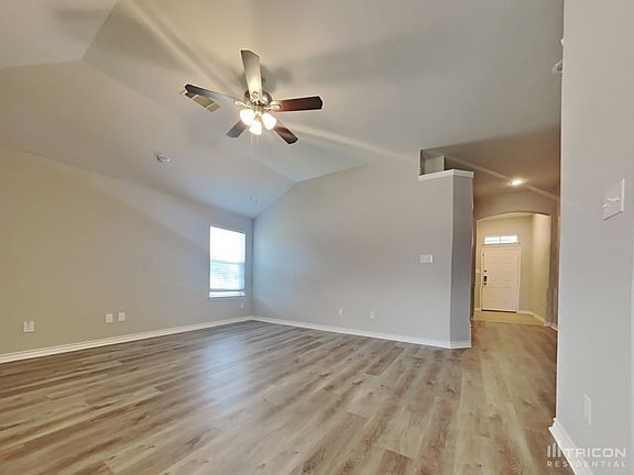 4th image of 448 Brookhollow Ln