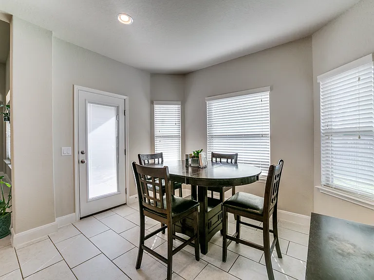 8916 Monument Parke — Photo 14