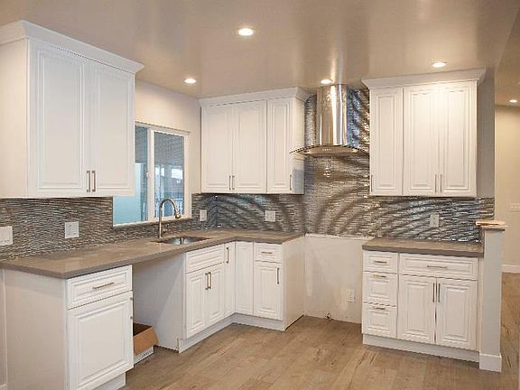 2nd image of 252 El Bosque Dr #252