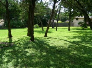 24 W Cedar Dr, Kerrville, TX 78028