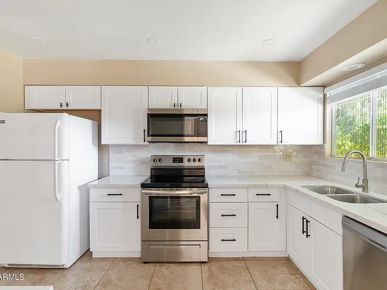 10301 W Charter Oak Dr — Photo 15