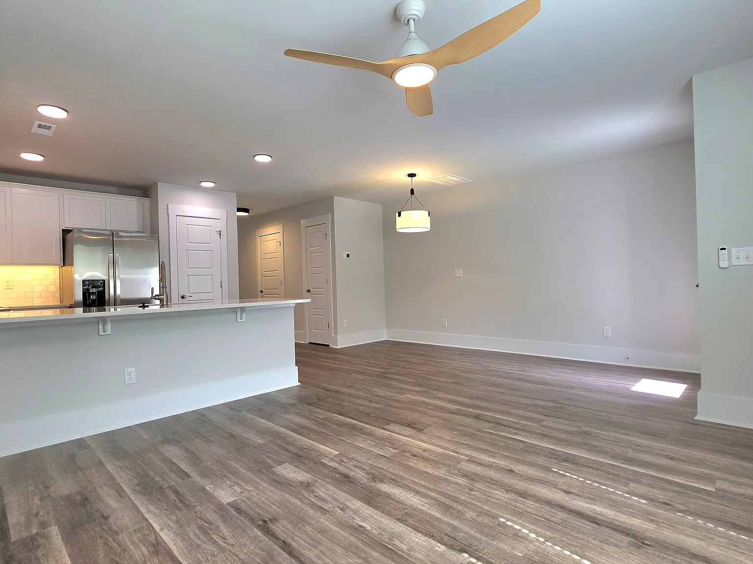3 bed, 2.5 bath, 1418 sqft, $2,550 — Photo 4