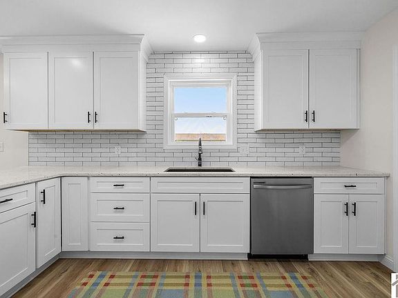 5th image of 711 Goodman St