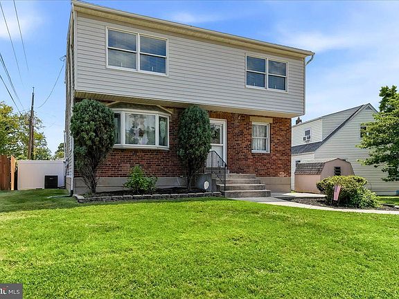 2nd image of 726 Brooke Cir