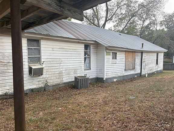 3rd image of 825 Highland Ave