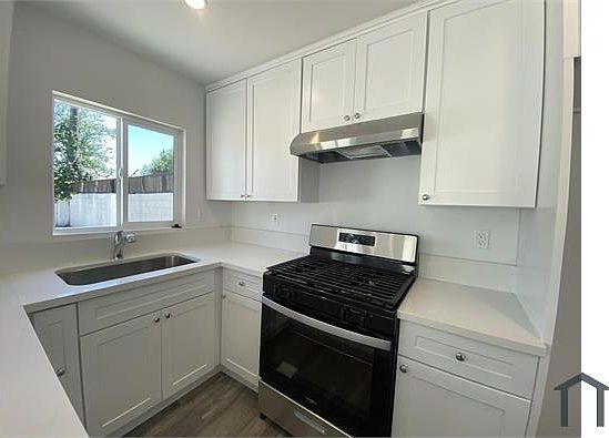 5th image of 9708 Wilmington Ave
