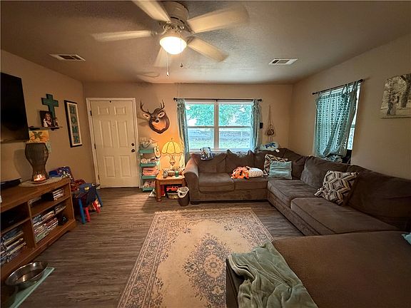 3rd image of 208 County Road 3510