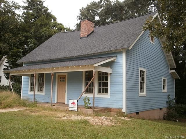 1st image of 902 W 2nd Ave