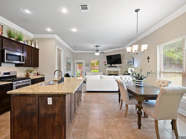 12494 Chartres Dr, Gonzales, LA 70737