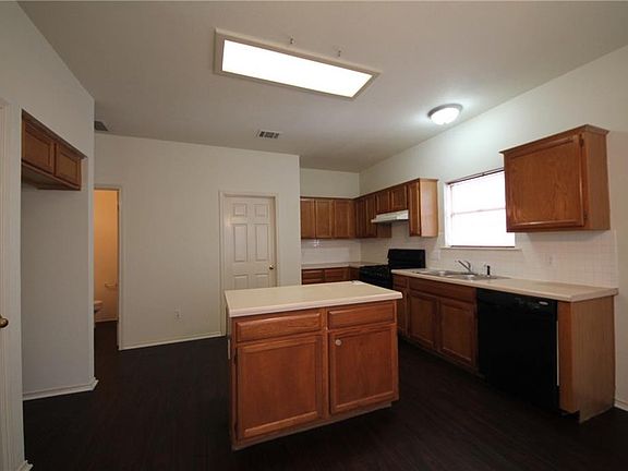5th image of 15416 Quinley Dr