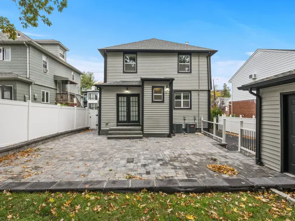 54 Lawton Avenue image 2 of 26