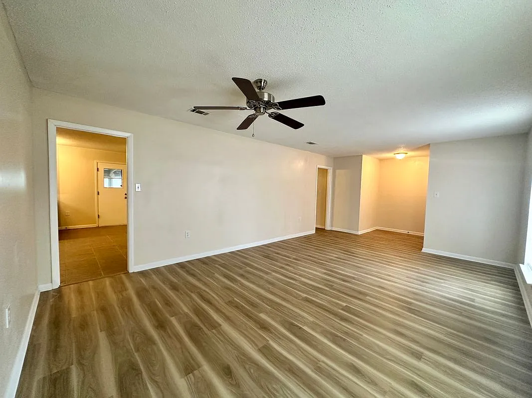 3 bed, 2.0 bath, 1713 sqft, $2,000 — Photo 3