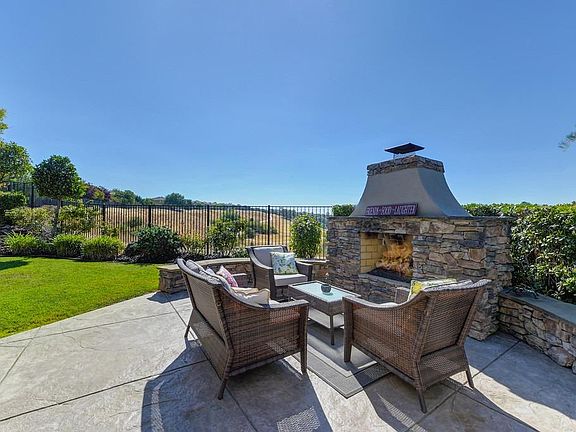 2nd image of 3807 Archetto Dr