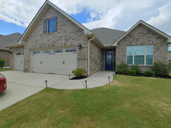 2104 S Meadows Dr SW, Huntsville, AL 35803