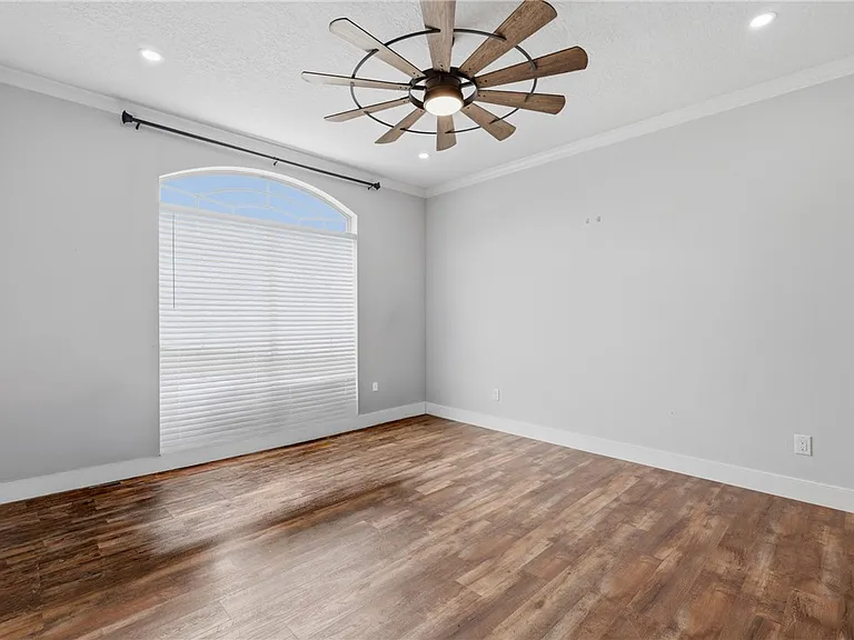 239 Navarro Dr — Photo 5