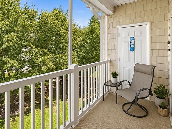3rd image of 122 Scotch Broom Dr. #201