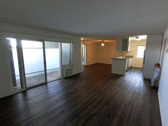 2nd image of 5008 White Oak Ave #325