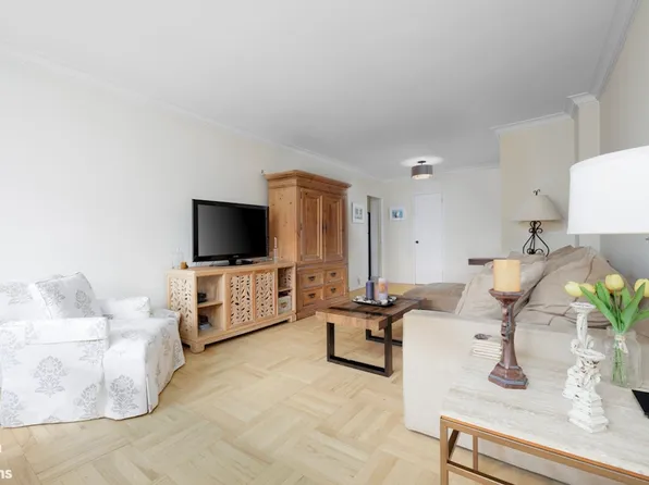 166 East 35th Street image 8 of 16