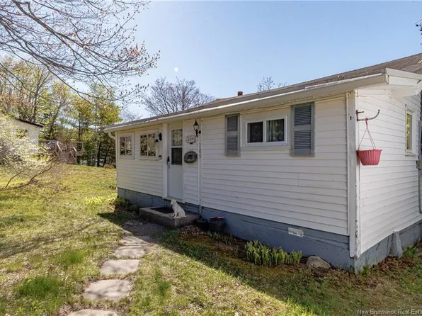 209 Crawford Rd, Saint John, NB E2N 1K8