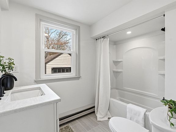 5th image of 41 Fremont St