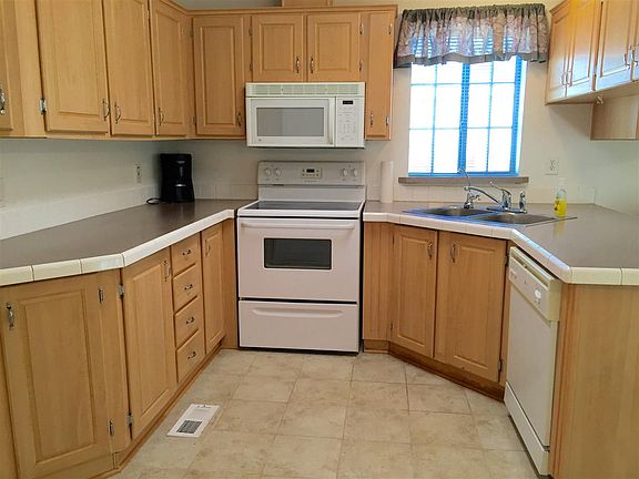 5th image of 13462 E 52nd Dr