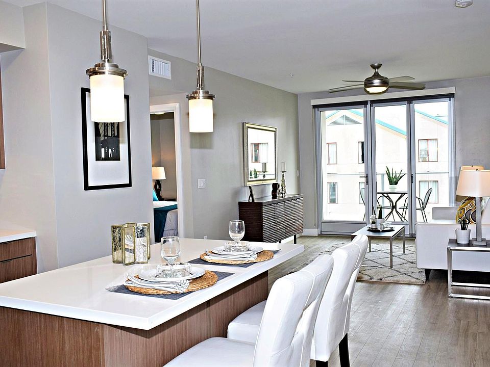 1st image of 606 W Date St