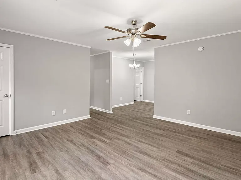 426 Longleaf Dr — Photo 18