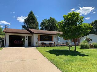 611 S Nursery St, Lawton, MI 49065