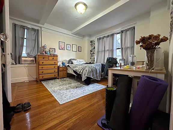 3rd image of 455 W 34th St APT 9B